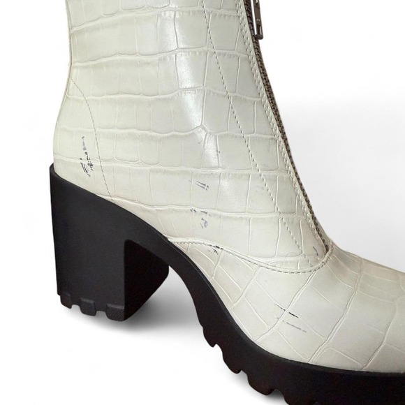 BP Women's Size 8 Niya Lug Sole Chelsea Boot  Moto White Faux Croc Skin Good - Picture 8 of 8